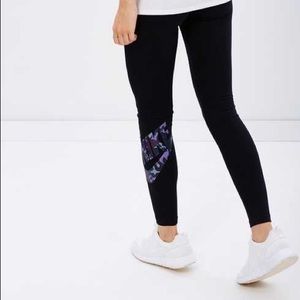 Nike yoga pants black